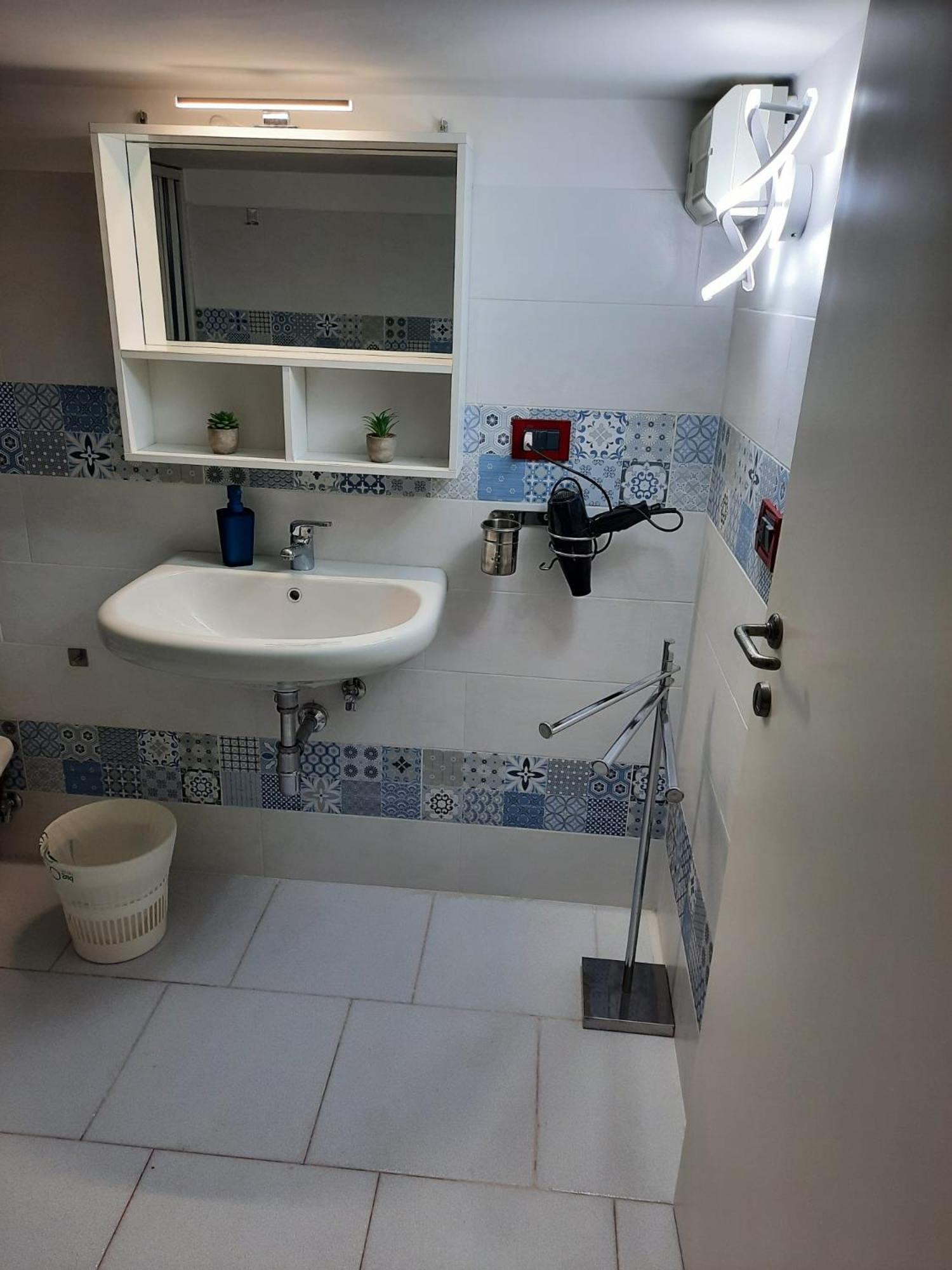 Torre Del Meridiano Casa Vacanze Centrale 테르몰리 외부 사진